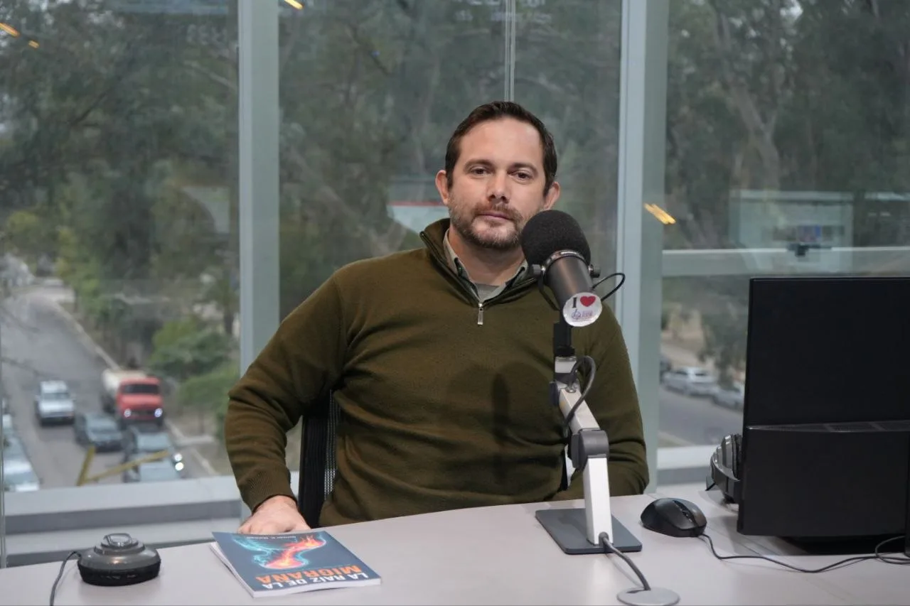 Germán Manfredi presentó un libro que propone ampliar el abordaje de la migraña
