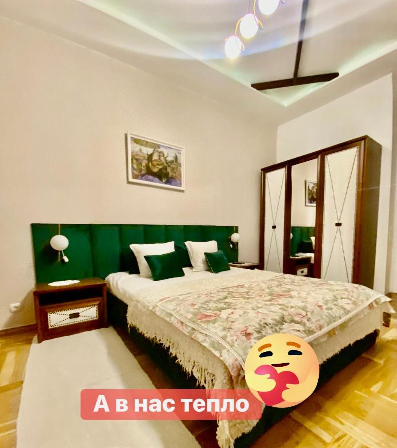 20 Virmenska St near Rynok Square