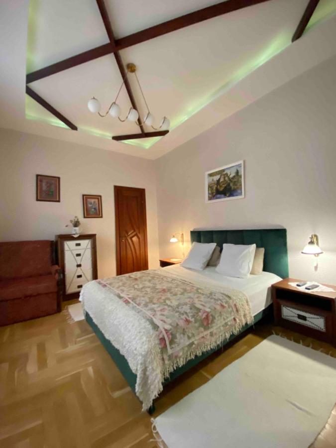 20 Virmenska St near Rynok Square, thumbnail 2