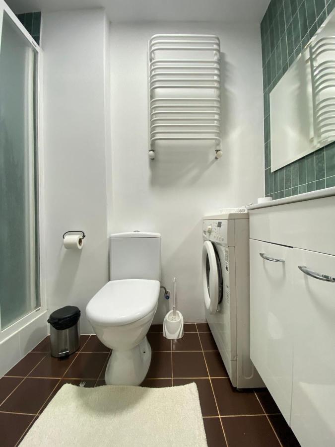 20 Virmenska St near Rynok Square, thumbnail 3