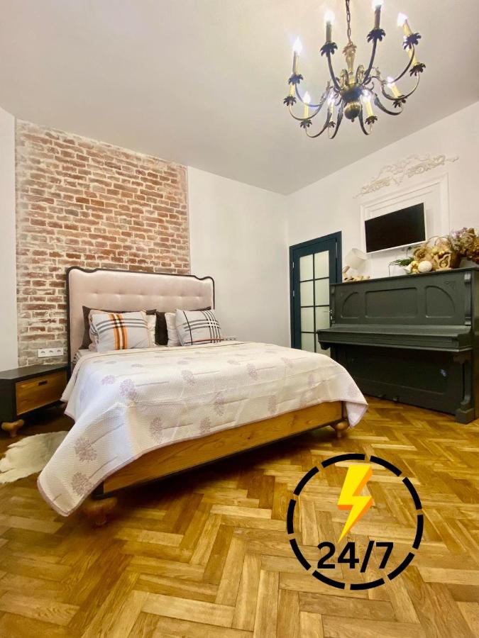 City centre, piano — daily-rent apartments in Lviv, 2 Pavla Kovzhuna St · Centre, Lviv