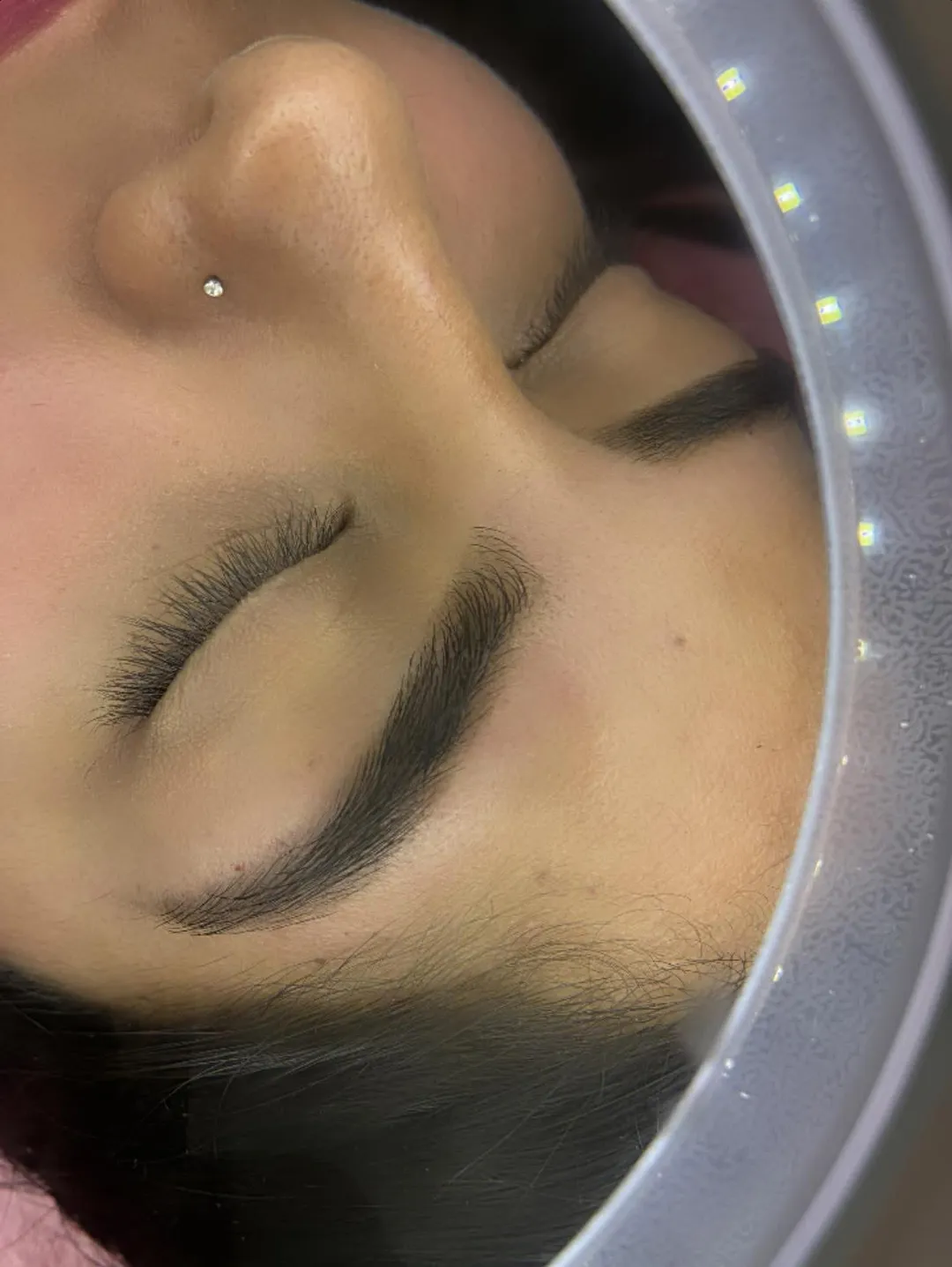 Diseño de cejas con henna: trabajo 2