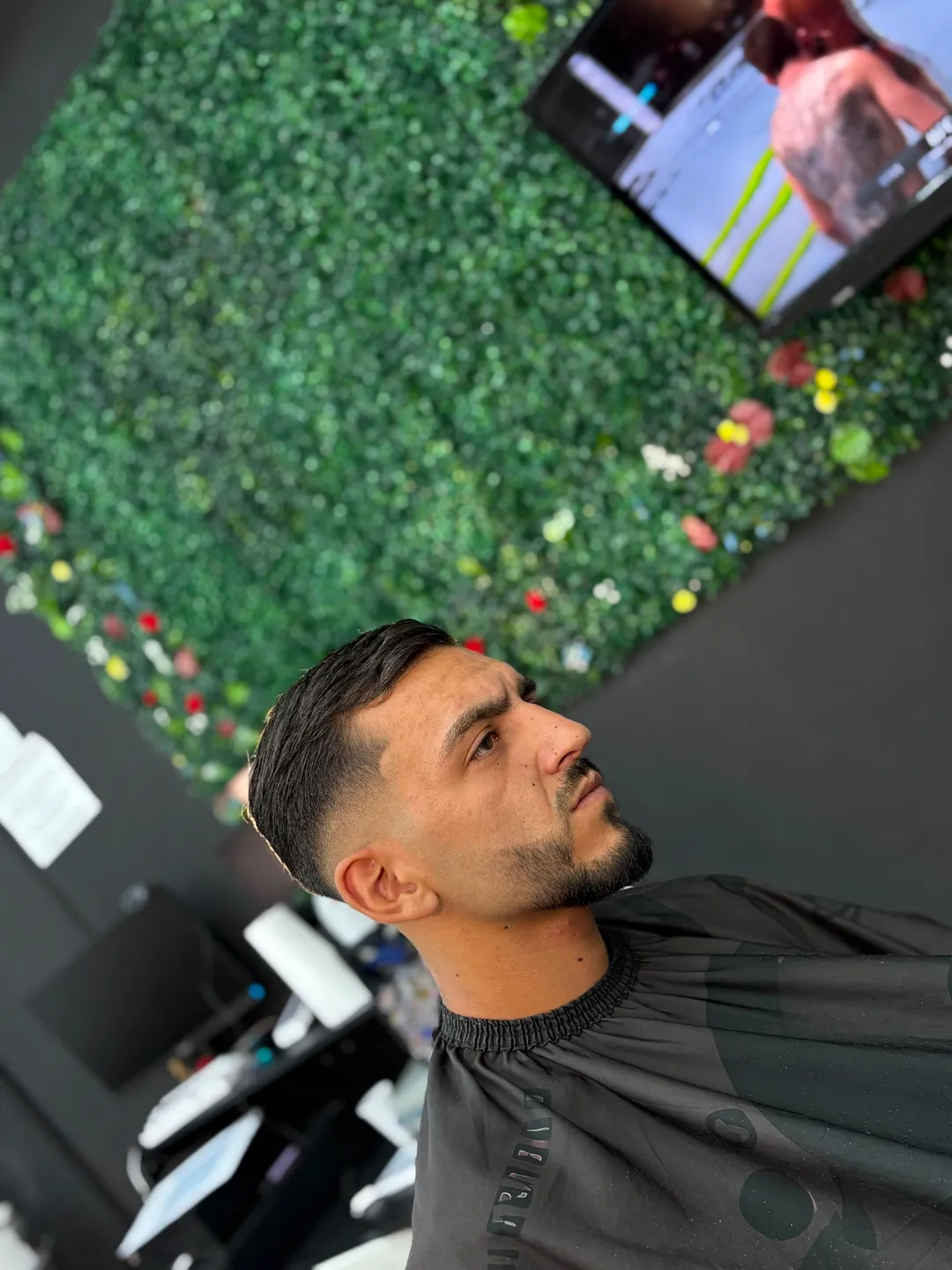 Corte de pelo + lavado + barba: trabajo 1