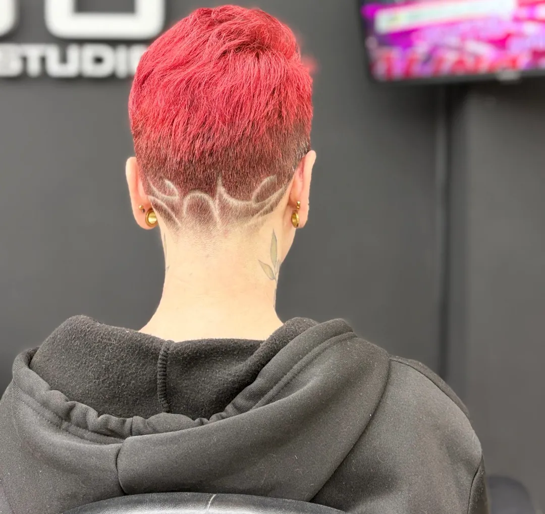 Corte + lavado + decoloración + fantasía: trabajo 2
