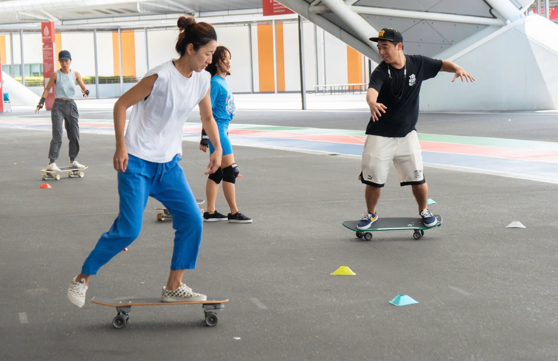Level 2 Surfskate Group Class (Adults & Teens, Intermediate)