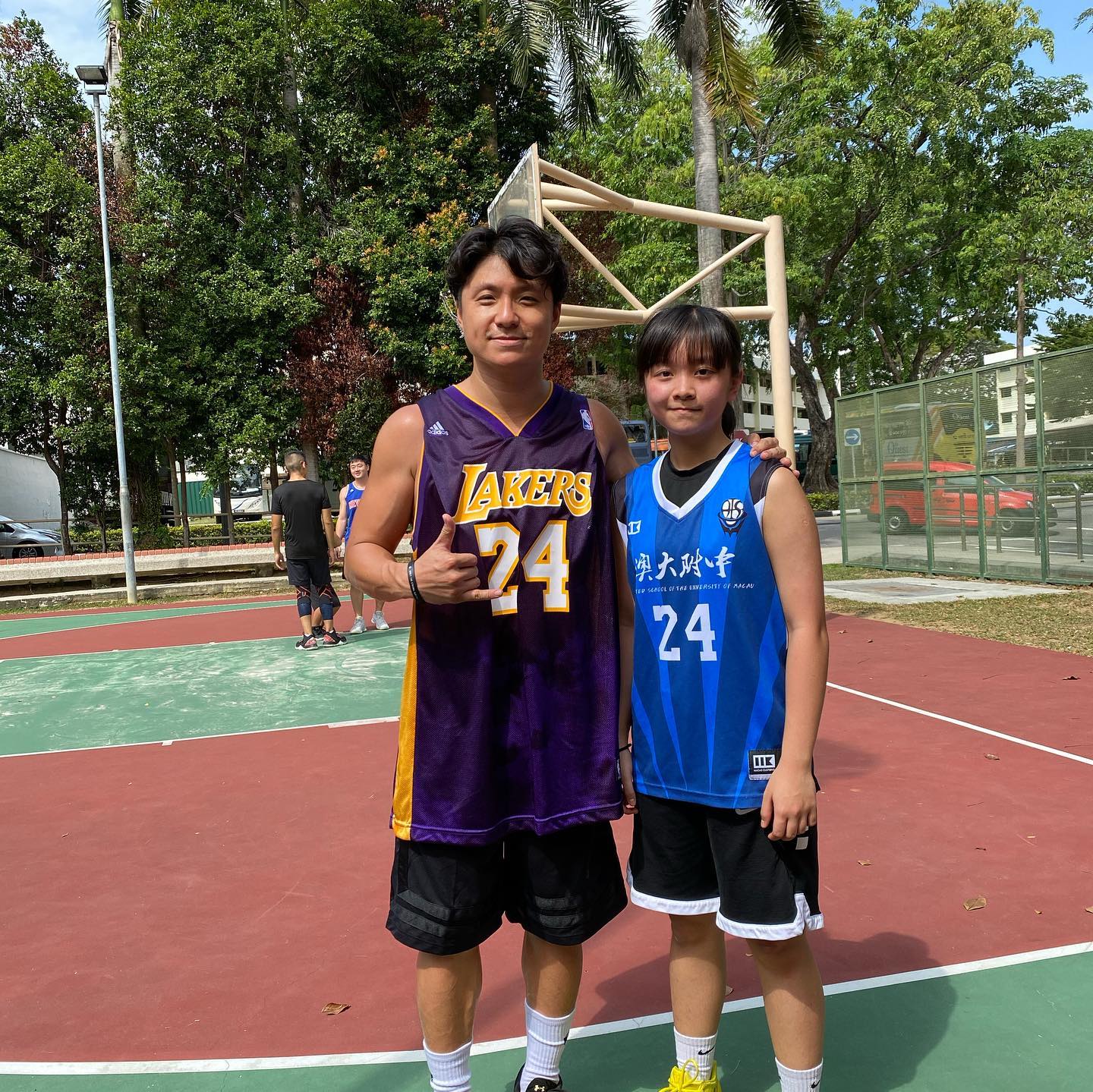 Basketball Group Class (Ages 11-13, All Levels)