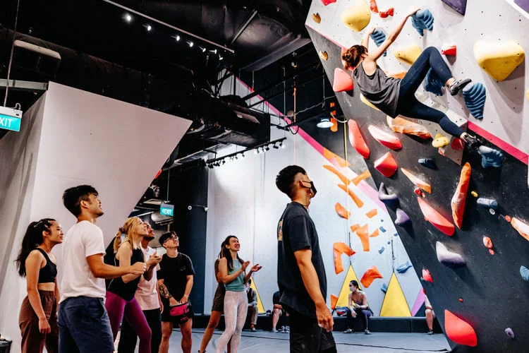 Foundation Bouldering Group Class - Pivoting and Twisting (Adults & Teens, Intermediate)