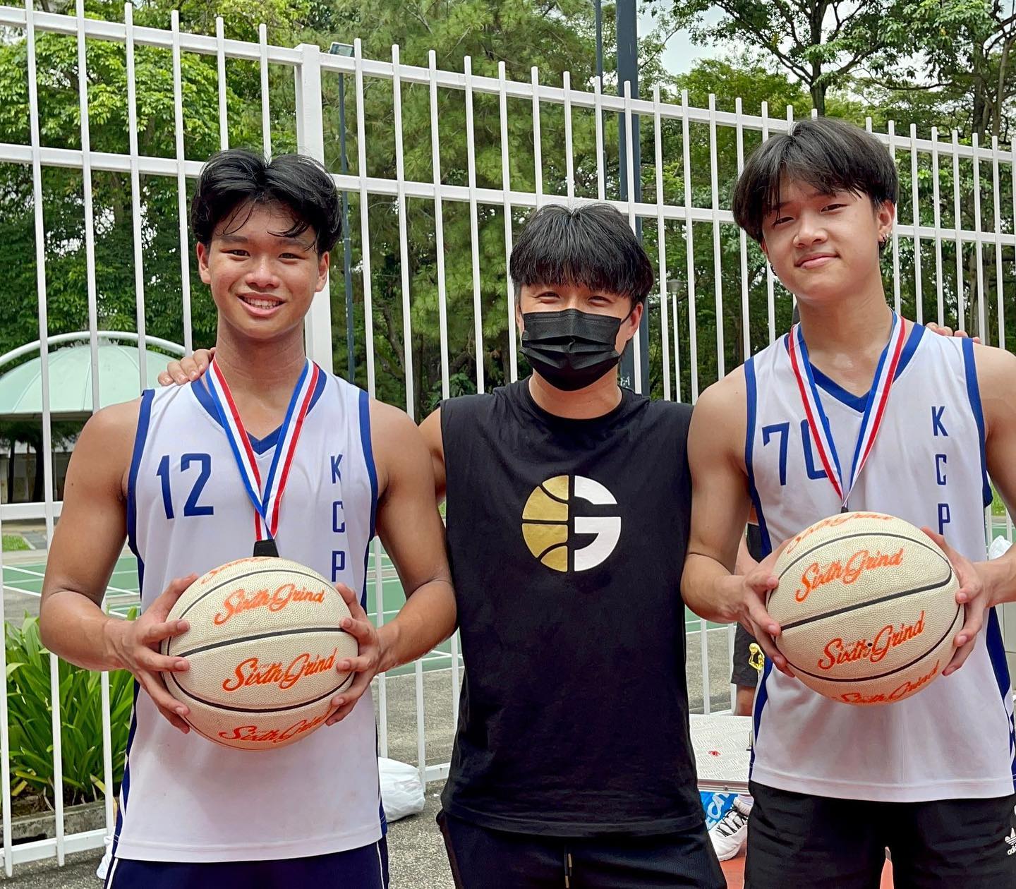 Basketball Group Class (Ages 16-18, All Levels)