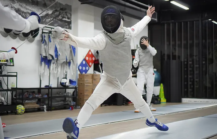 Foil Developmental Group Class (Adults & Teens, Intermediate)