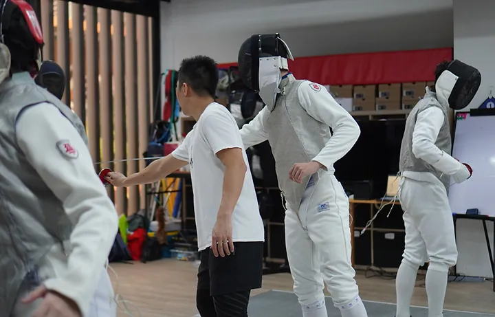 Foil Fundamental Group Class (Adults & Teens, Beginner)