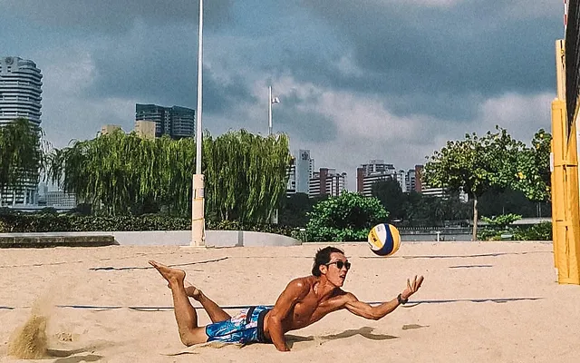 1-on-1 Beach Volleyball Class (All Ages, All Levels)