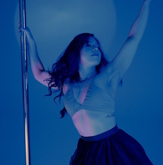 Pole Techniques Group Class (Adults, Upper Intermediate)