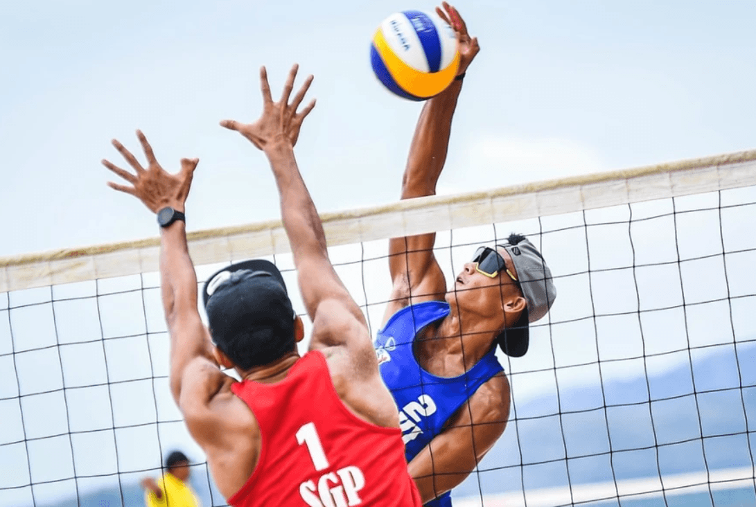 Beach Volleyball Group Class (Adults & Teens, Intermediate)