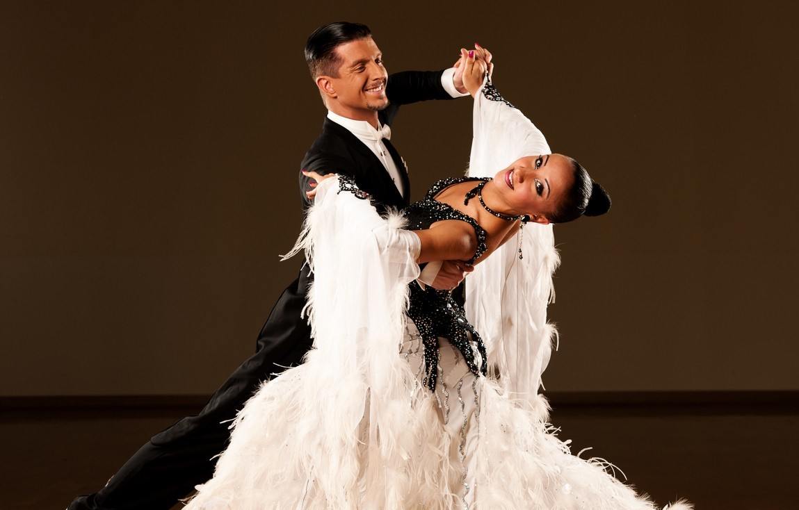 Foxtrot I Group Class (Adults, Advanced)