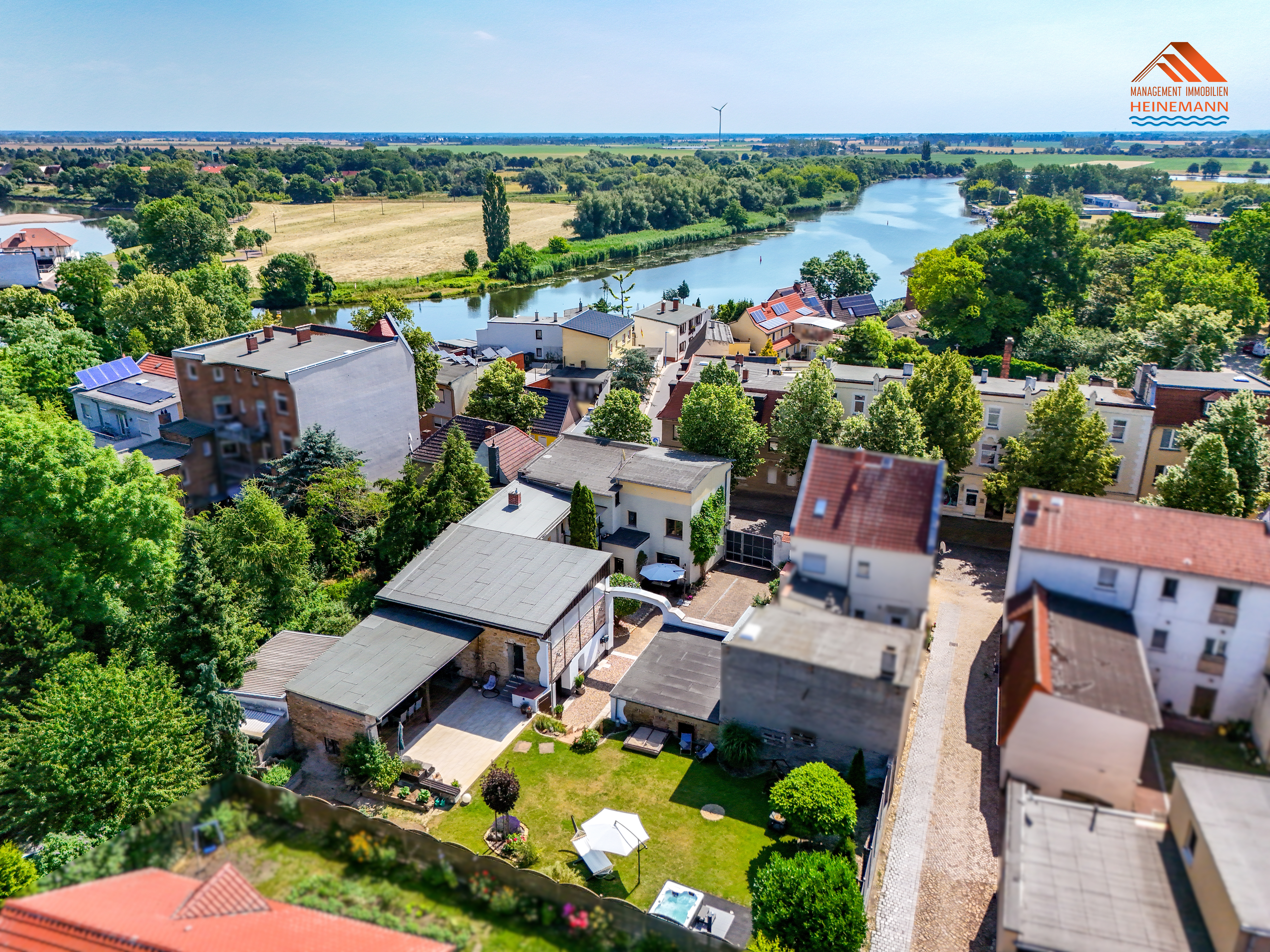 Wohntraum mit Seltenheitswert: Großzügiges Familienidyll mit Wellness-Garten und Ausbaureserve – Ansicht 1