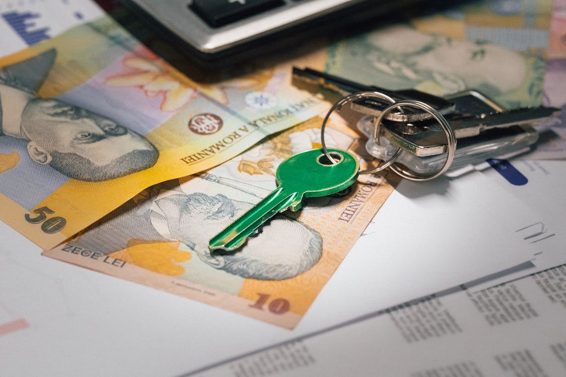 What Services Do Real Estate Agents Offer? 7 Essential Insights