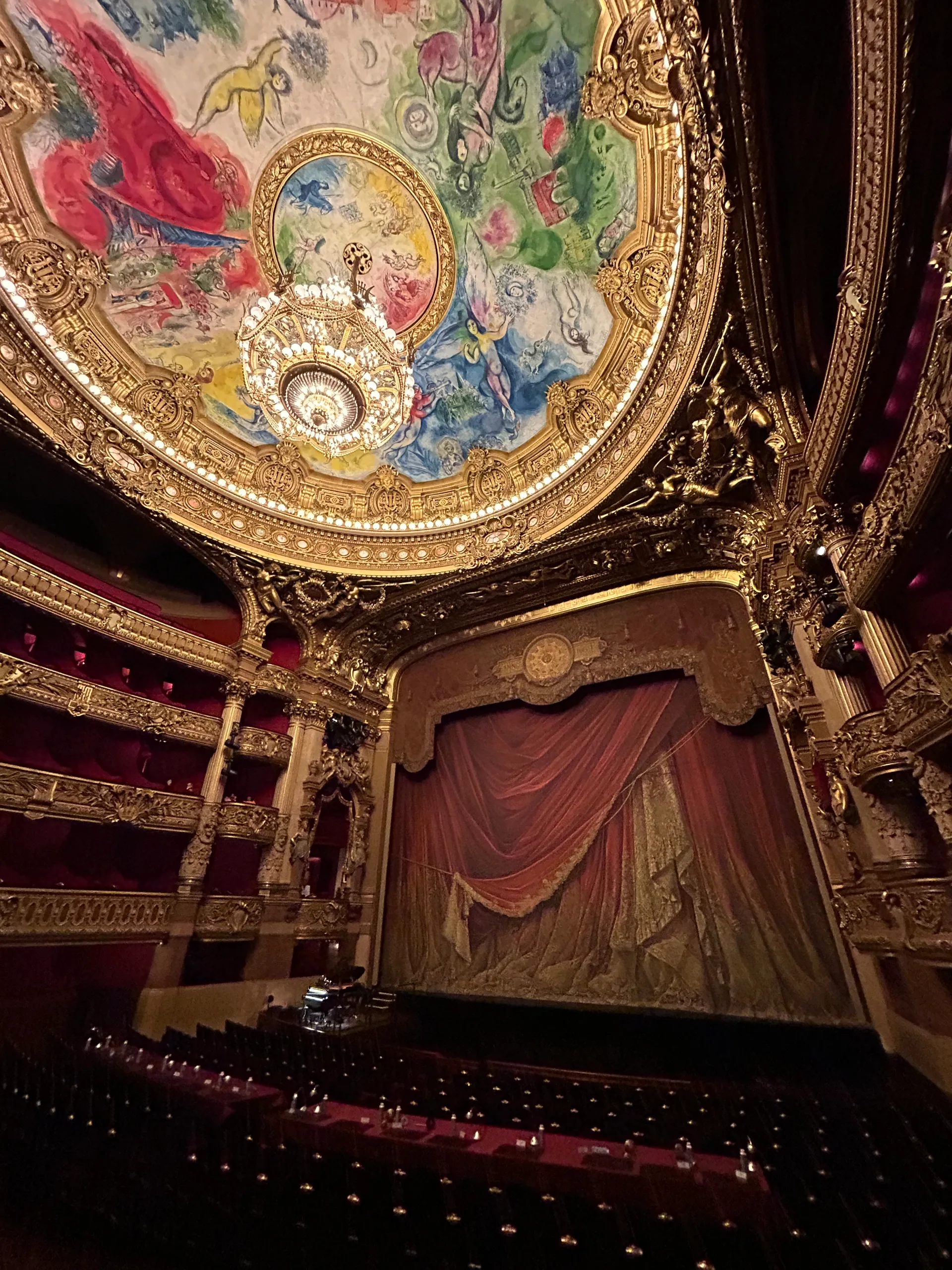 Свинец - делу конец: Opera Garnier закроется на пять лет вместо двух