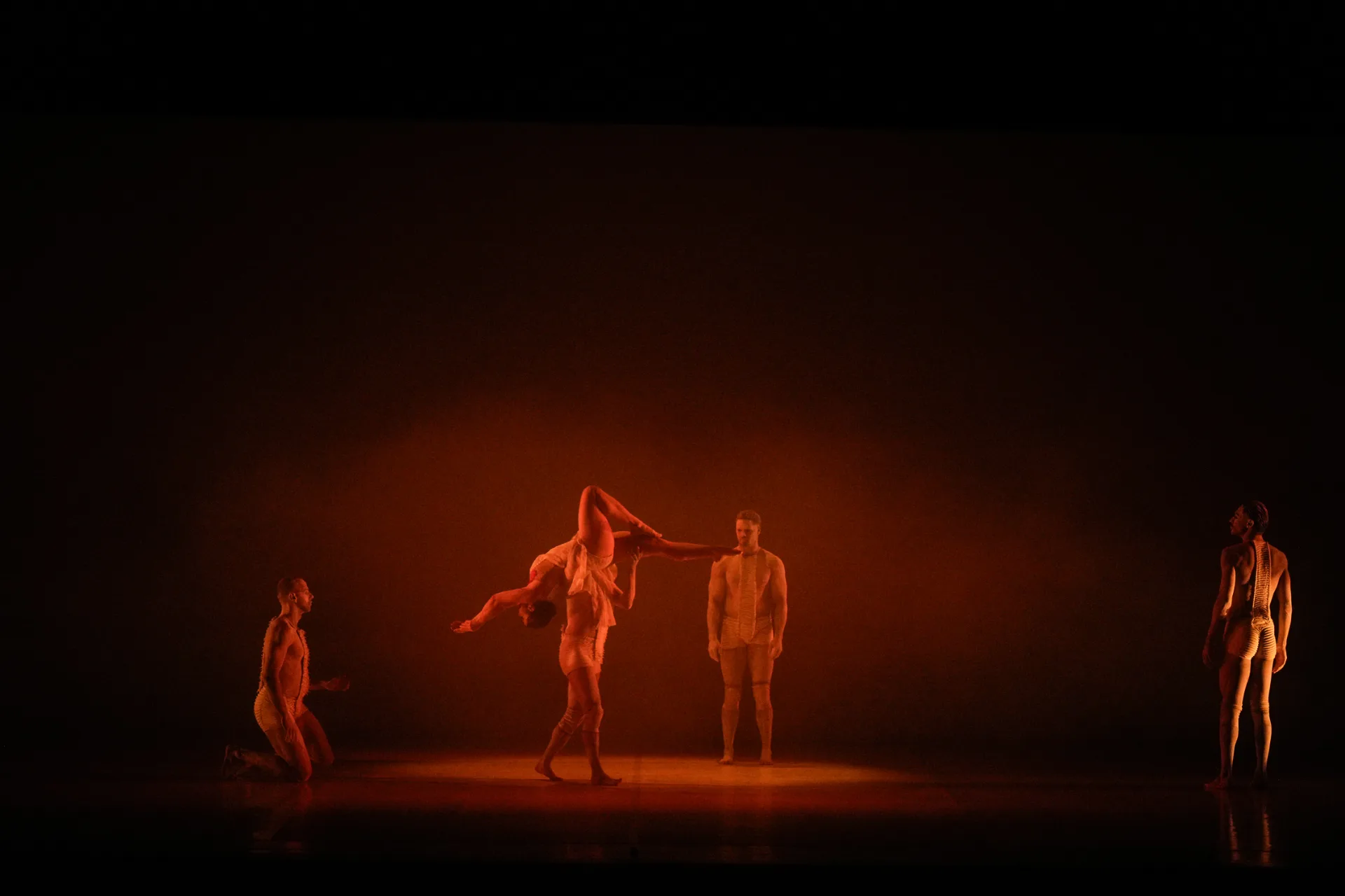 Bangarra Dance Theatre, Terrain (с) Andrea Avezzù Courtesy La Biennale di Venezia