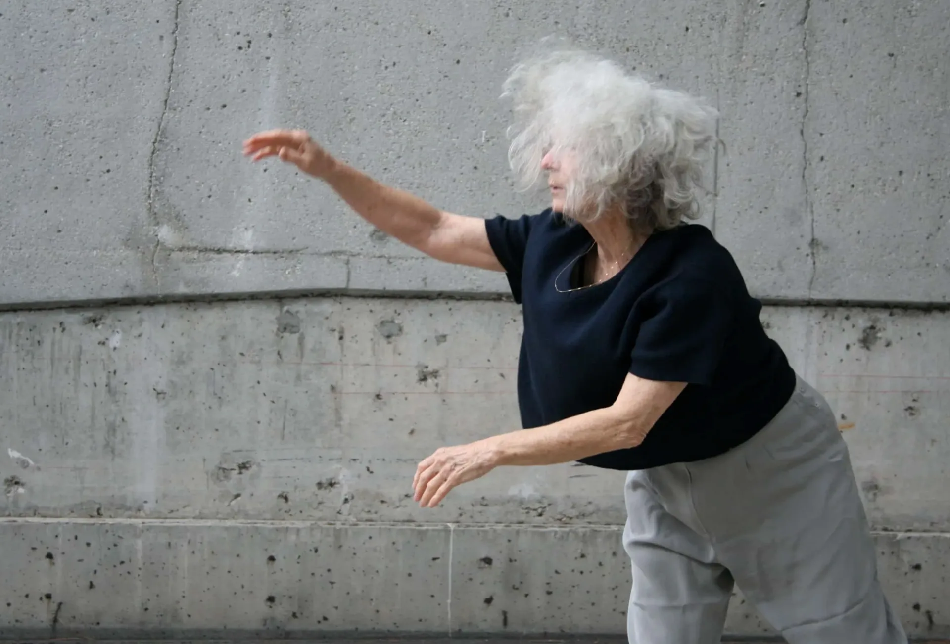 Simone Forti, Sleep Walkers / Zoo Mantras, 1968/2010, Performance (с) Photo by Jason Underhill