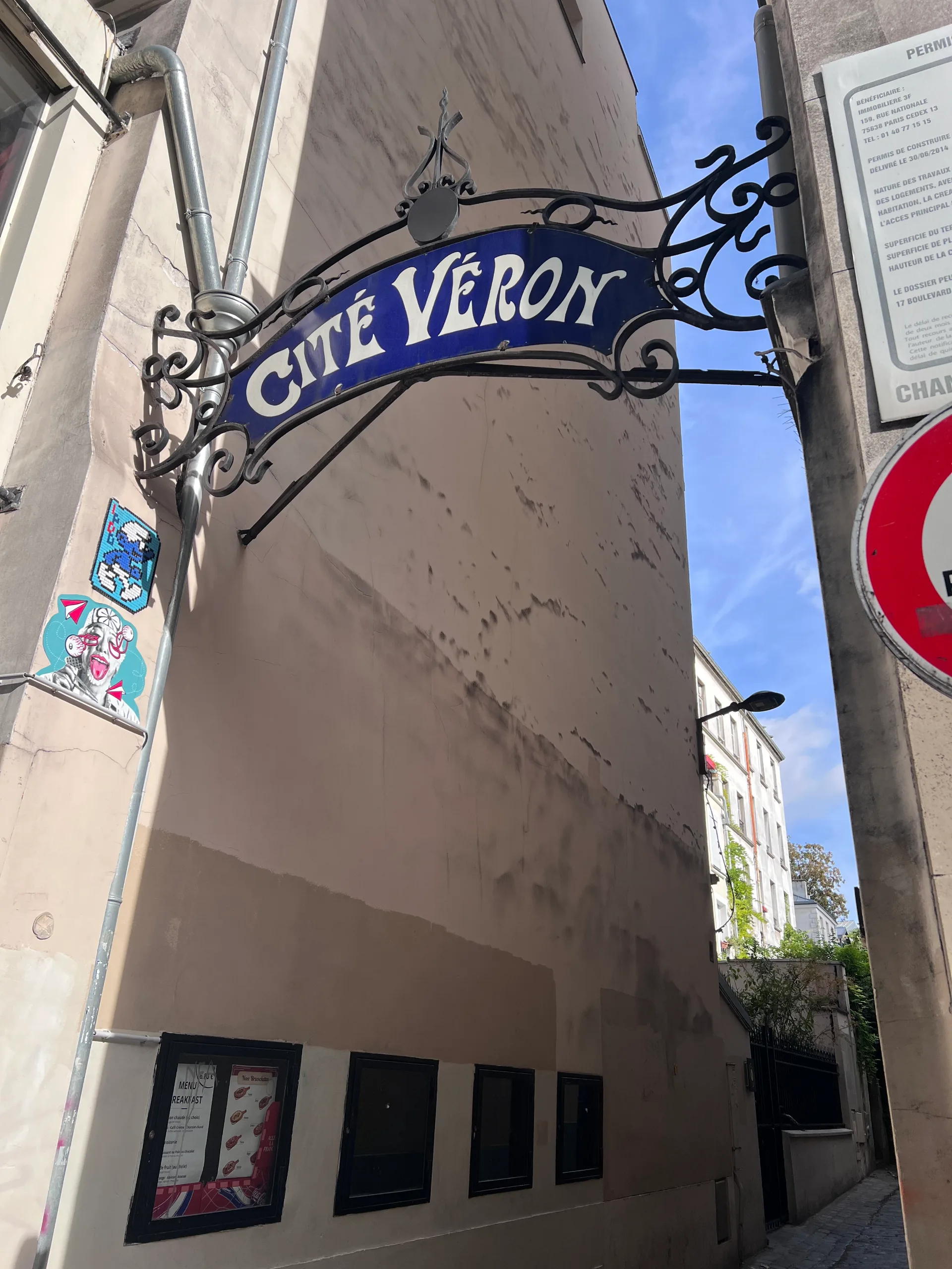 Вход в Cité Veron (с) Alexei Tarkhanov