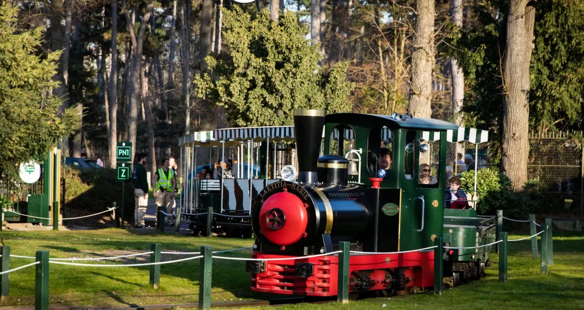 Такси до Jardin d'acclimatation - исторический поезд 1878 года