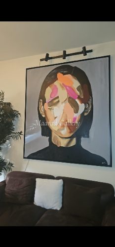 “Colors That Speak on a Hidden Face”