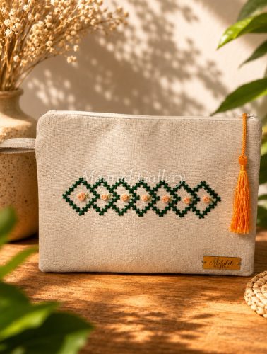 A Armenian embroidery beige classy cluch