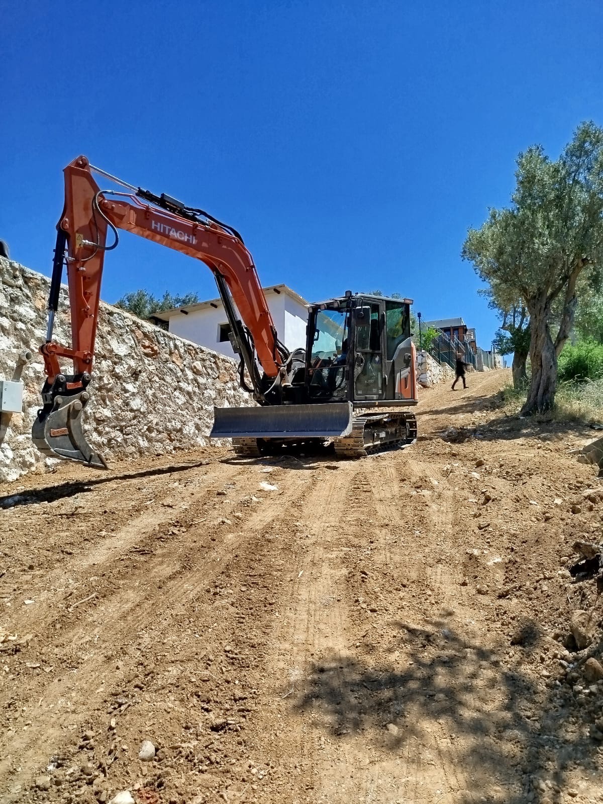 İzmir Kiralık Hitachi ZX85USB 9 Ton Ekskavatör görseli