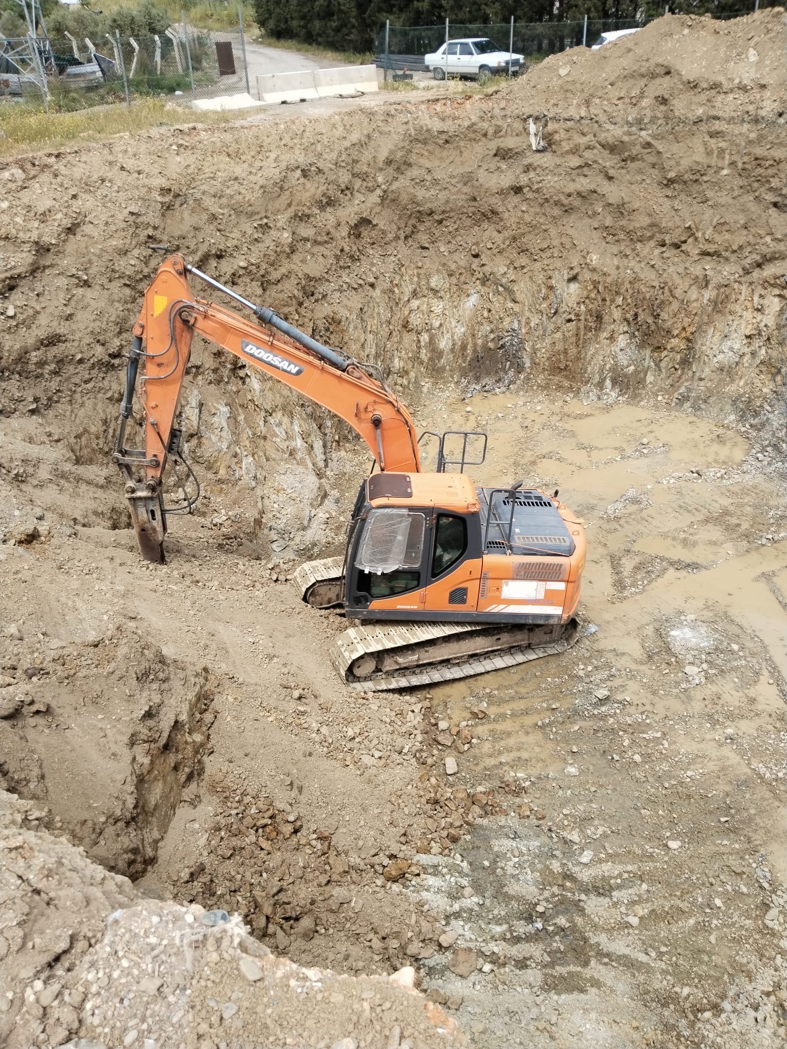 İzmir Karabağlar Kiralık Doosan 14 Ton Ekskavatör görseli