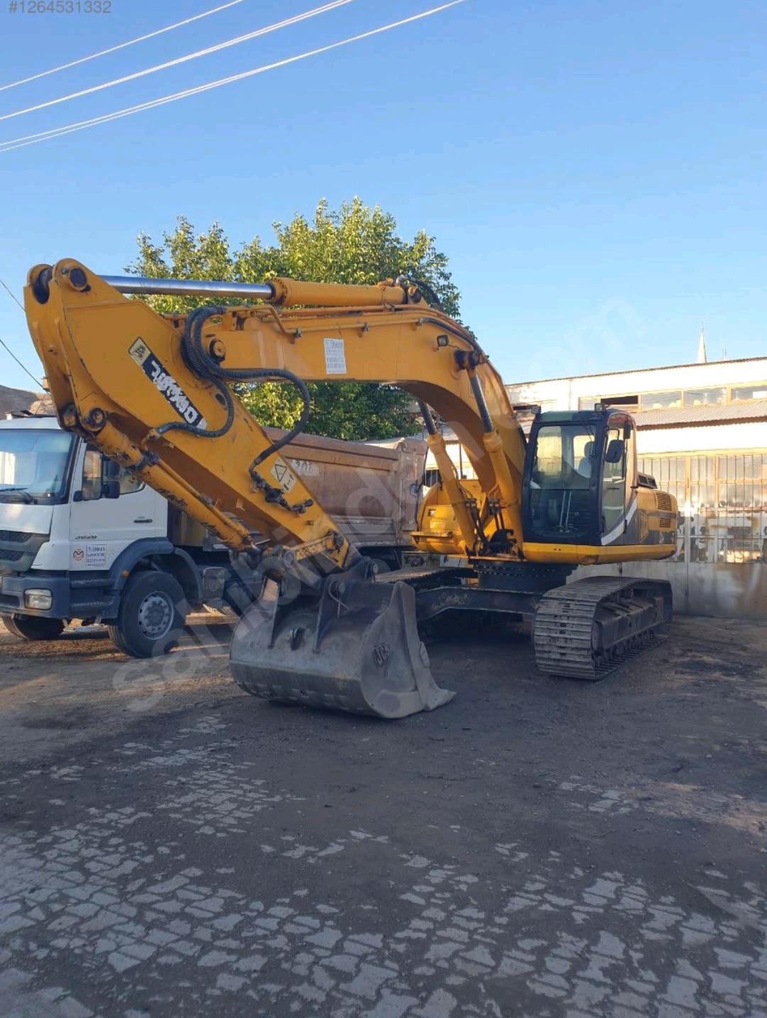 AYLIK KİRALIK 33 TONLUK JCB 330 ESKAVATÖR görseli