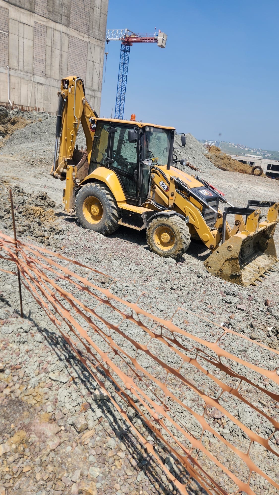 2023 Model CAT 428 Beko Loder Kiralık Kırıcı ve Ataşman Seçenekli görseli