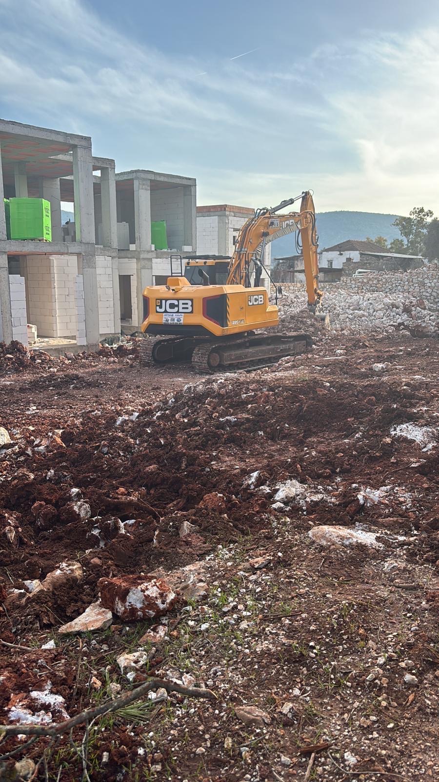 JCB 220X LC Paletli Ekskavatör Operatör Dahil Muğla ve Çevresinde Kiralık görseli