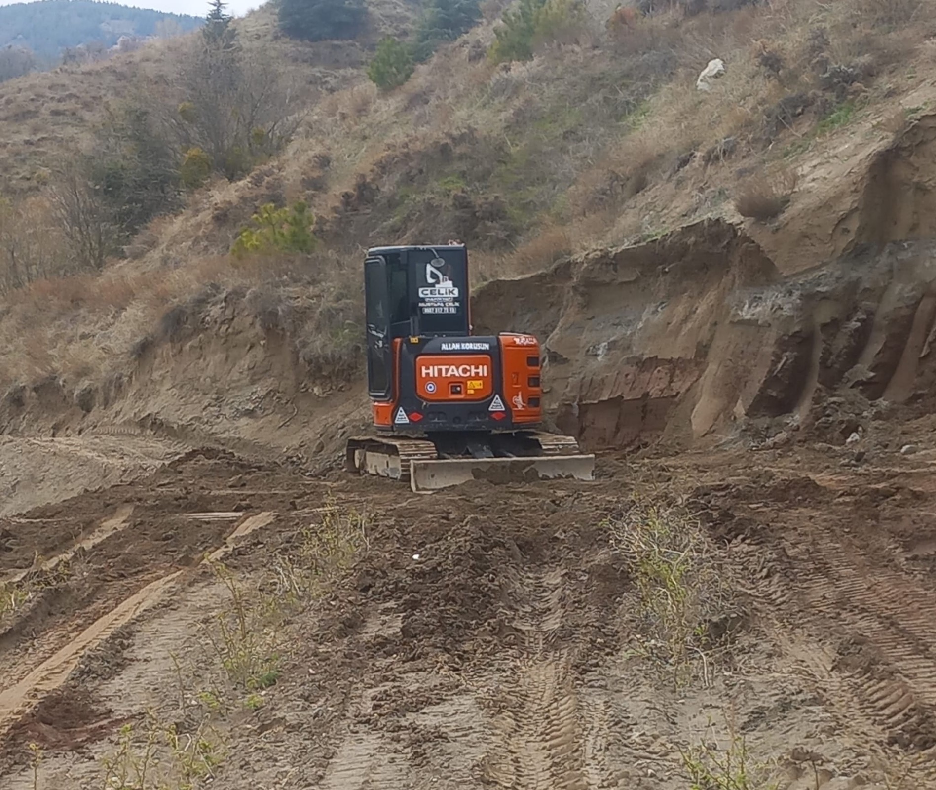 Kiralık 5 Ton Hitachi Mini Ekskavatör görseli
