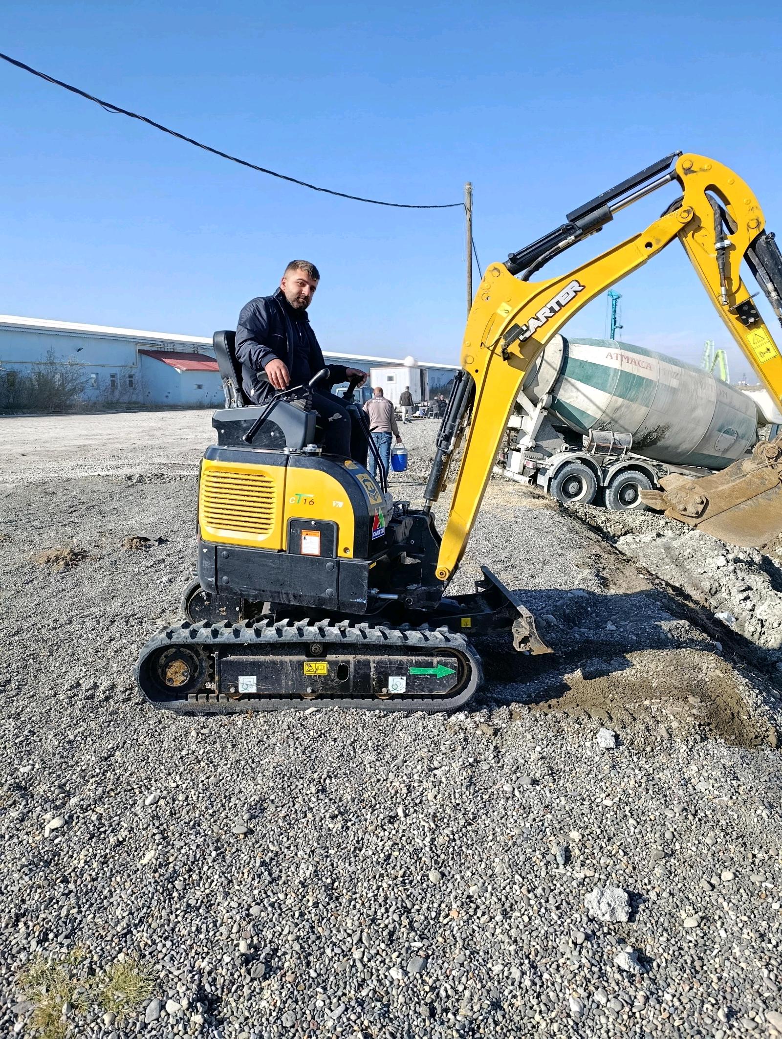 ağrı ve çevre illerinde kiralık operatörlu operatör süz mini ekskavatör  görseli