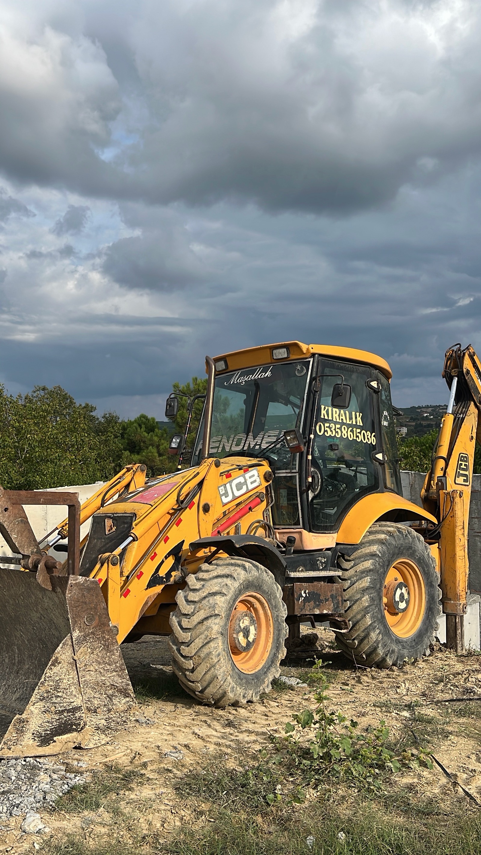 JCB 3CX BEKOLODER KAZICI YÜKLEYİCİ görseli