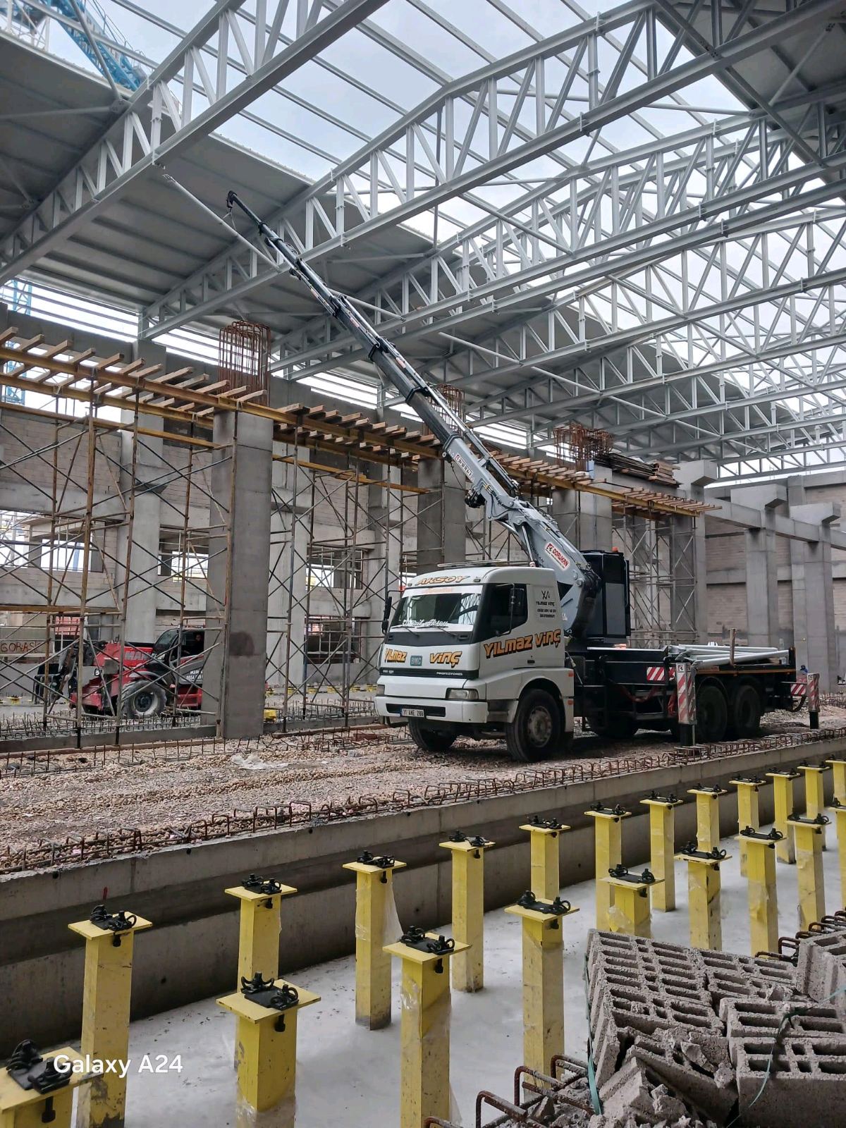 ​Kiralık 16.5 Ton Makine |Vinçli nakliye, Taşıma, Tahmil-Tahliye görseli