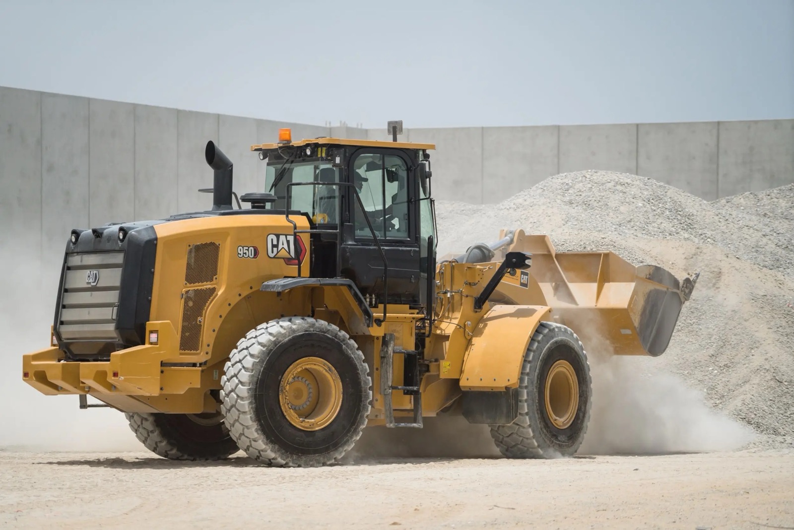CAT 950H KİRALIK – GÜÇLÜ, BAKIMLI VE İŞE HAZIR görseli
