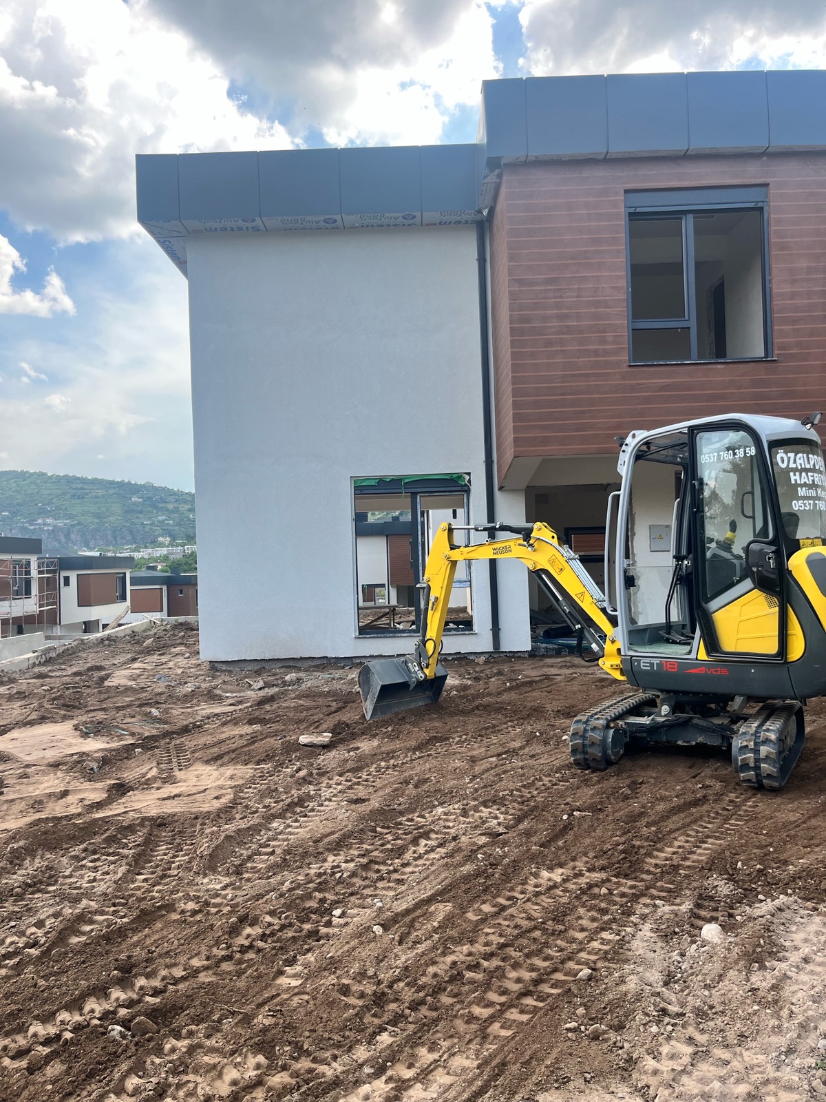 2 tonluk mini ekskavatör 2026 model görseli