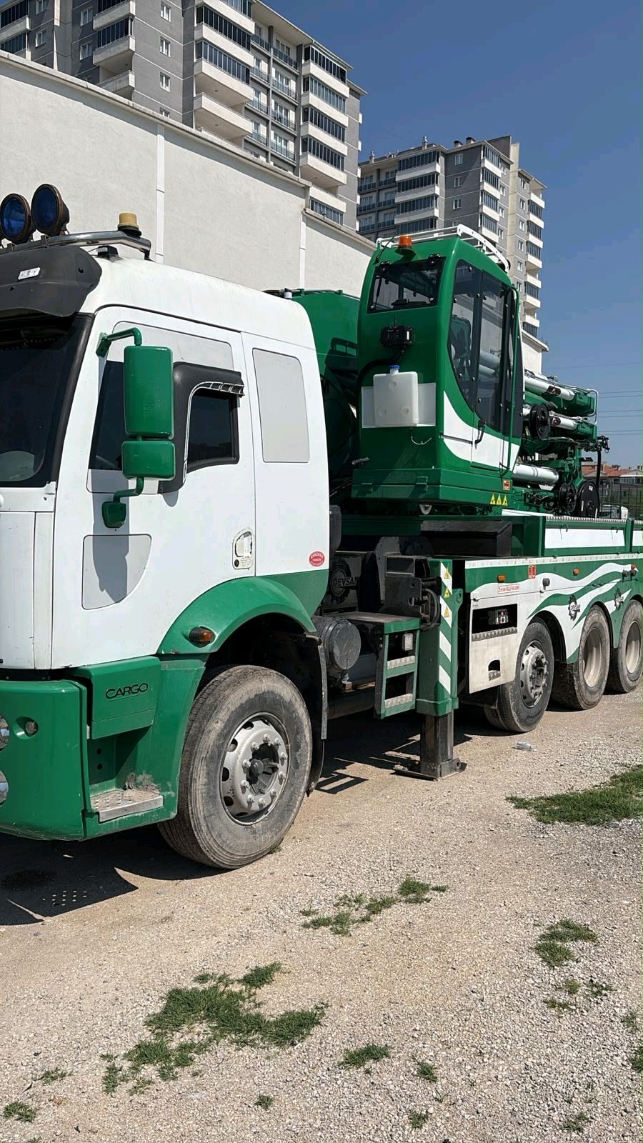 hiyap mobil sepet menlift hertürlü makina mevcuttur görseli