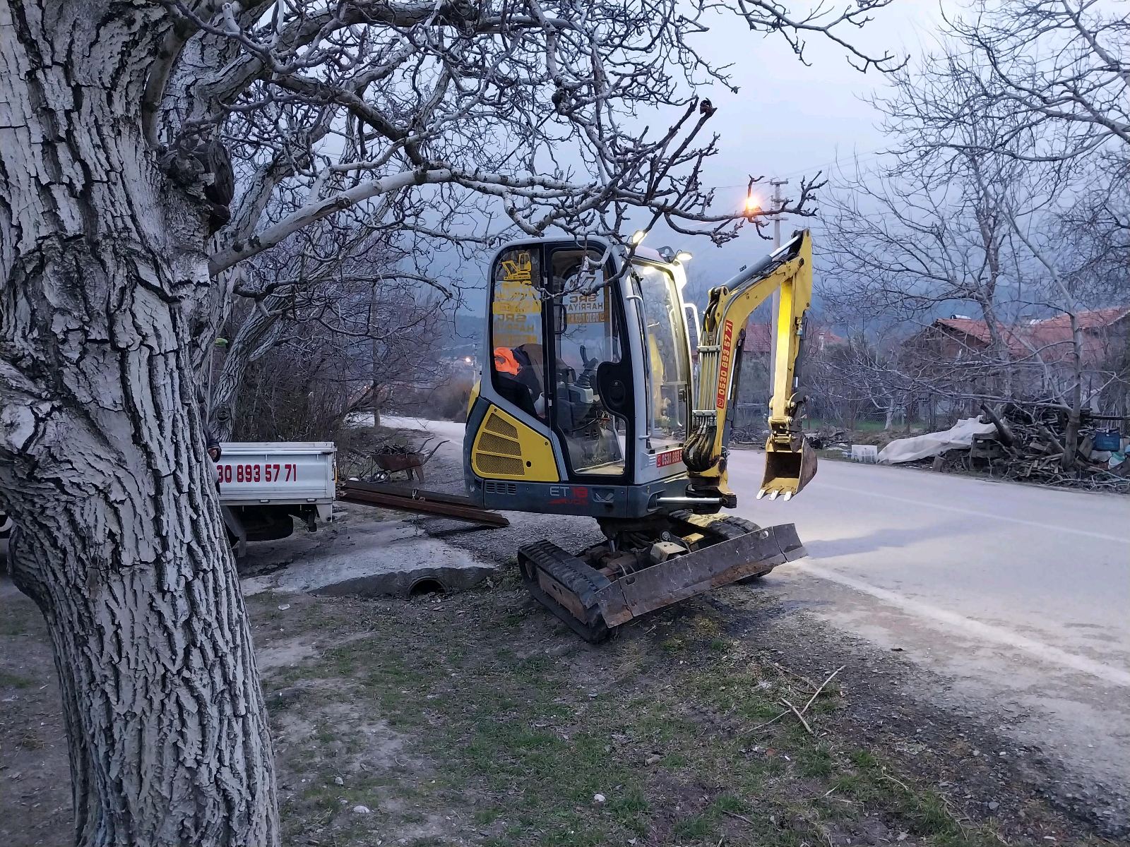 2021 model wacker neuson ET18 VDS li daralan palet aksamı %15egim alan makina görseli