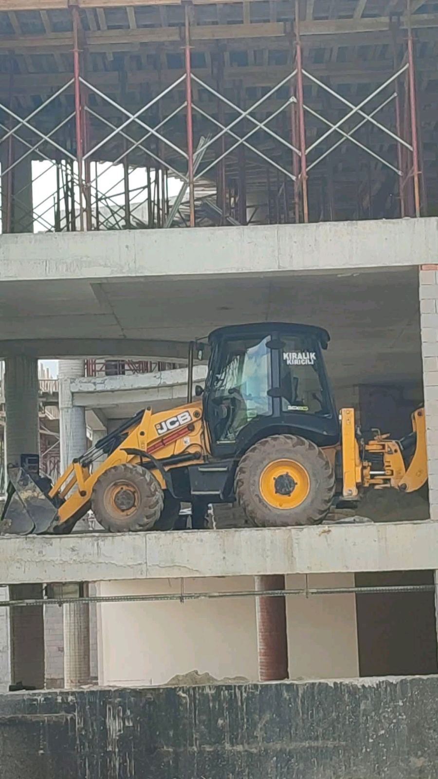 Ankara çevresi kiralık kiricili operatörlu aylık günlük kiralık jcb  görseli