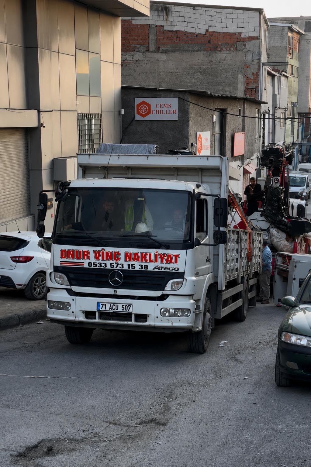 Onur Vinç Şehir İçi Ağır Nakliye Hizmeti | Ağır Yük ve İş Makinesi Taşımacılığı görseli