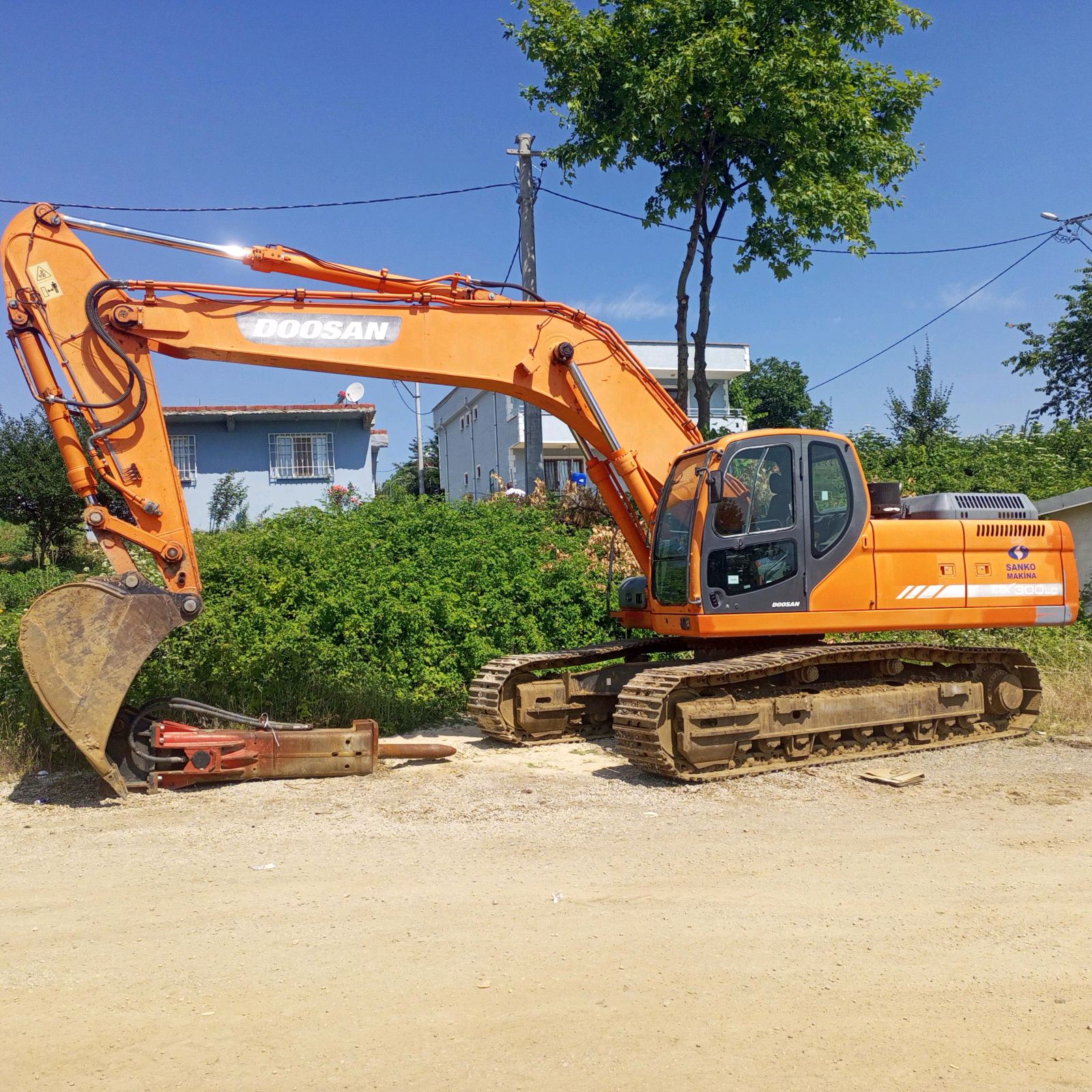 doosan 300 kırıcı kovalı ekskavatör görseli
