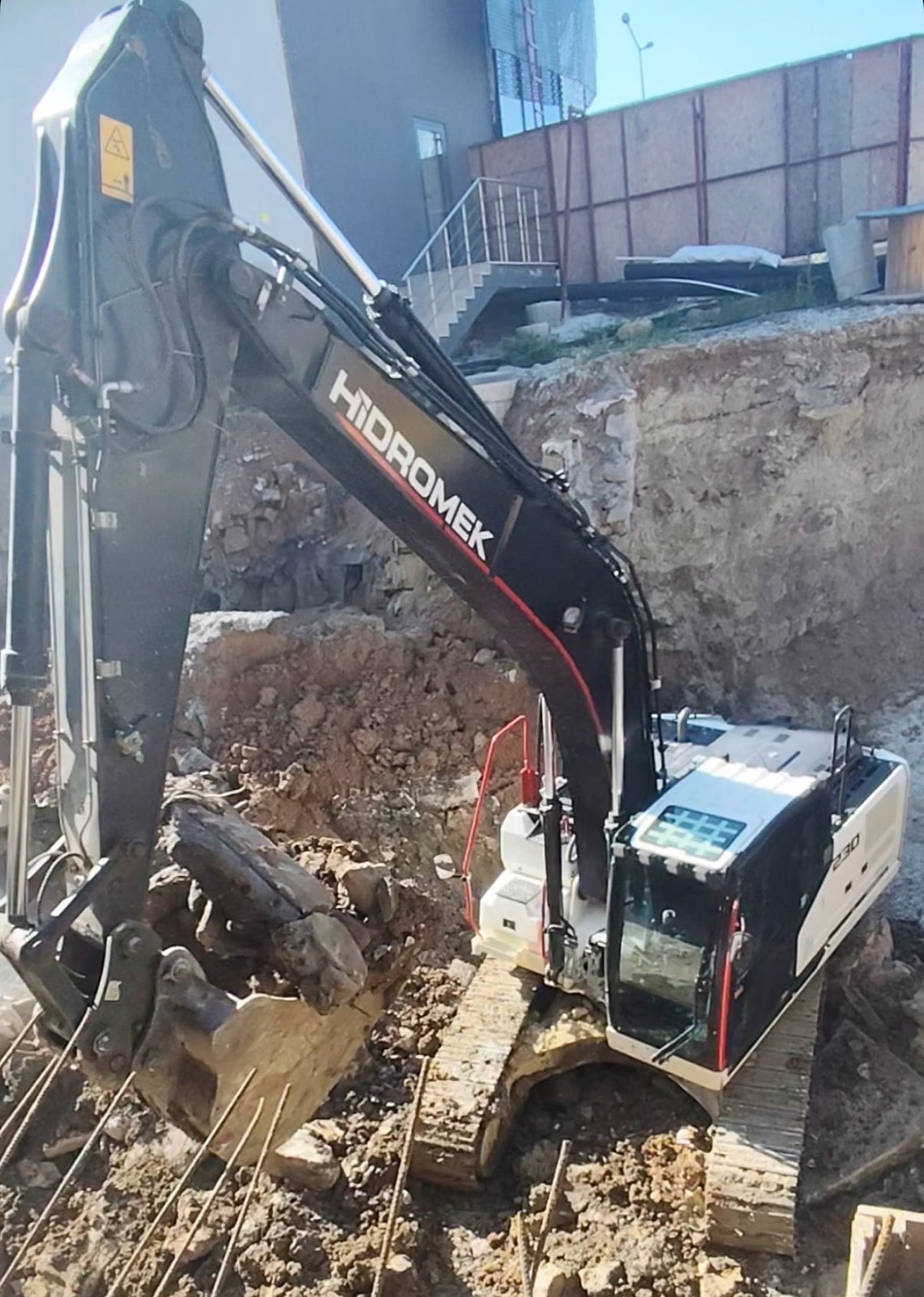 Hidromek HMK 230 LC 23 Ton Ekskavatör Kiralık Kırıcılı Ankara Şaşmaz görseli