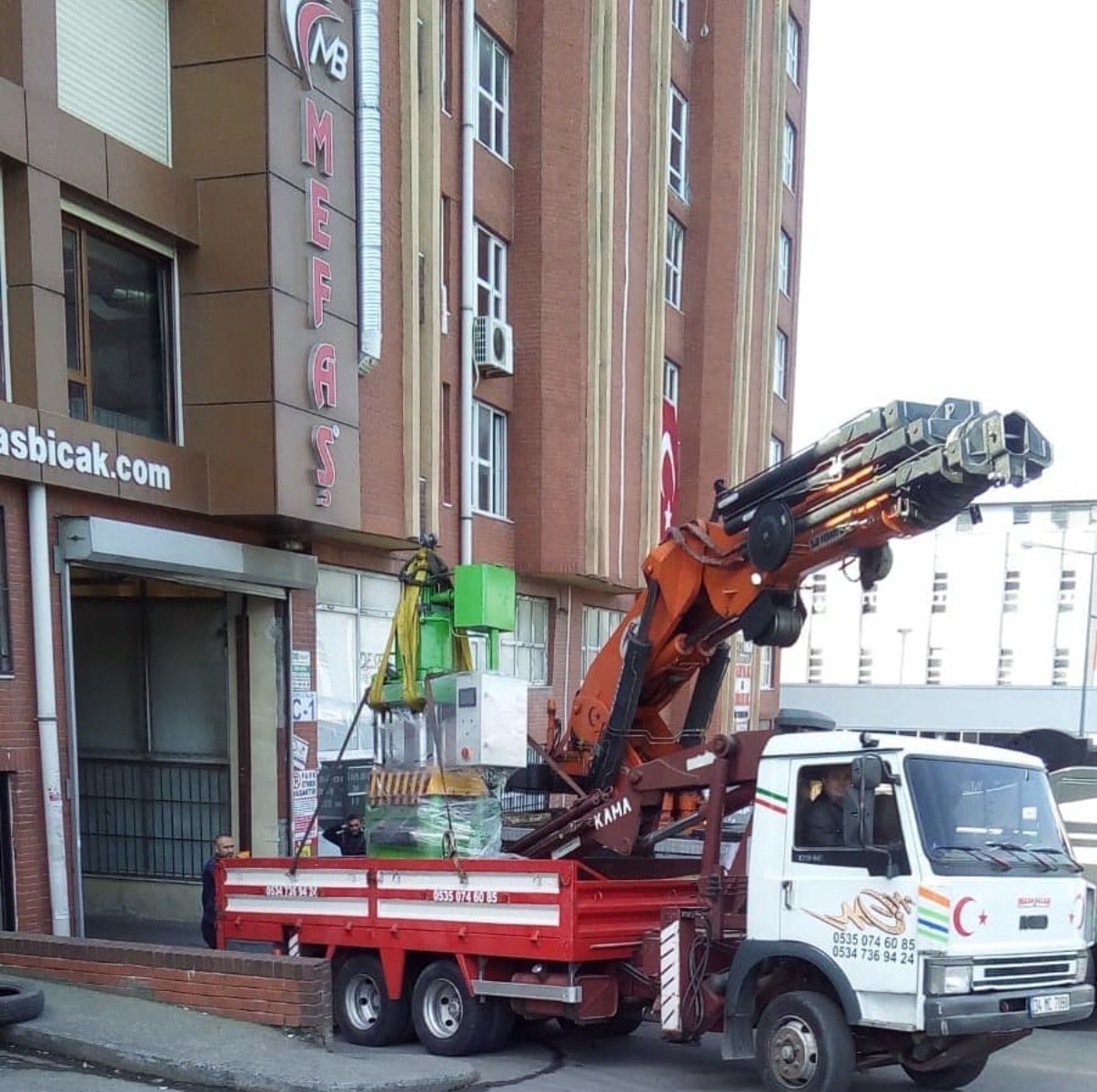 5 Ton’dan 300 ton’a kadar hiap vinçlermiz mevcutdur görseli