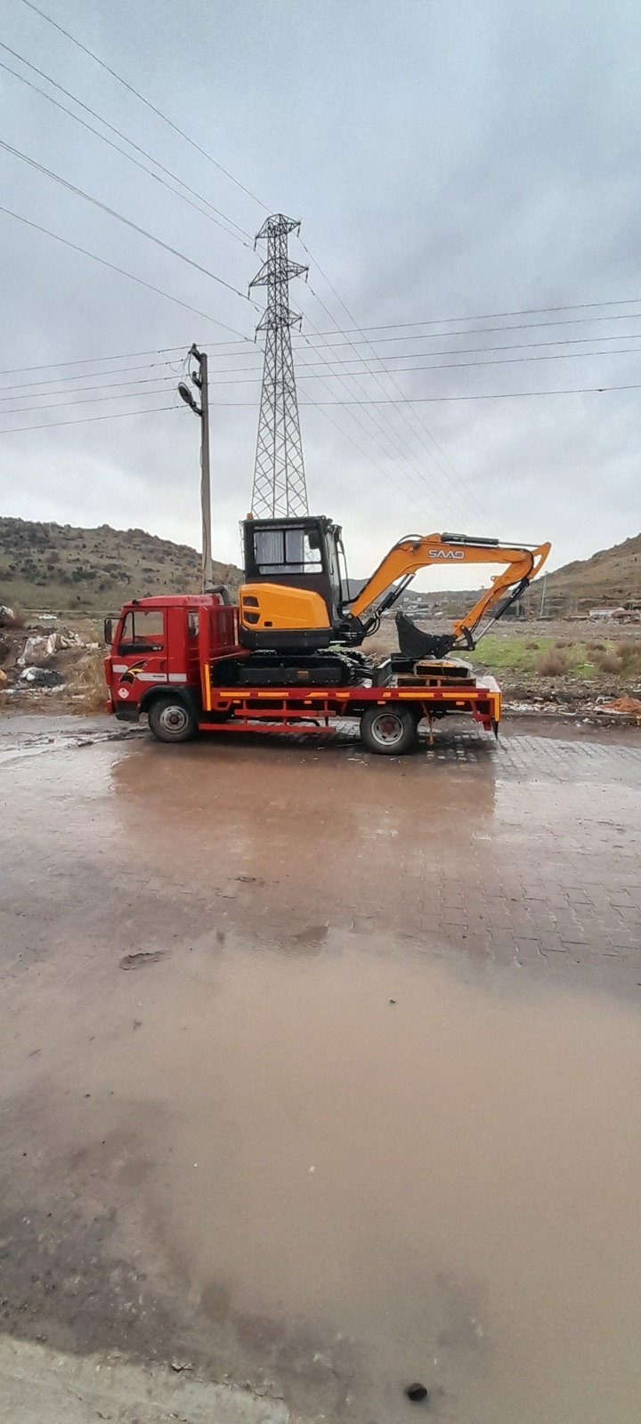 2024 mini eksavatör kırıcılı ve tüm ataşmanlar görseli