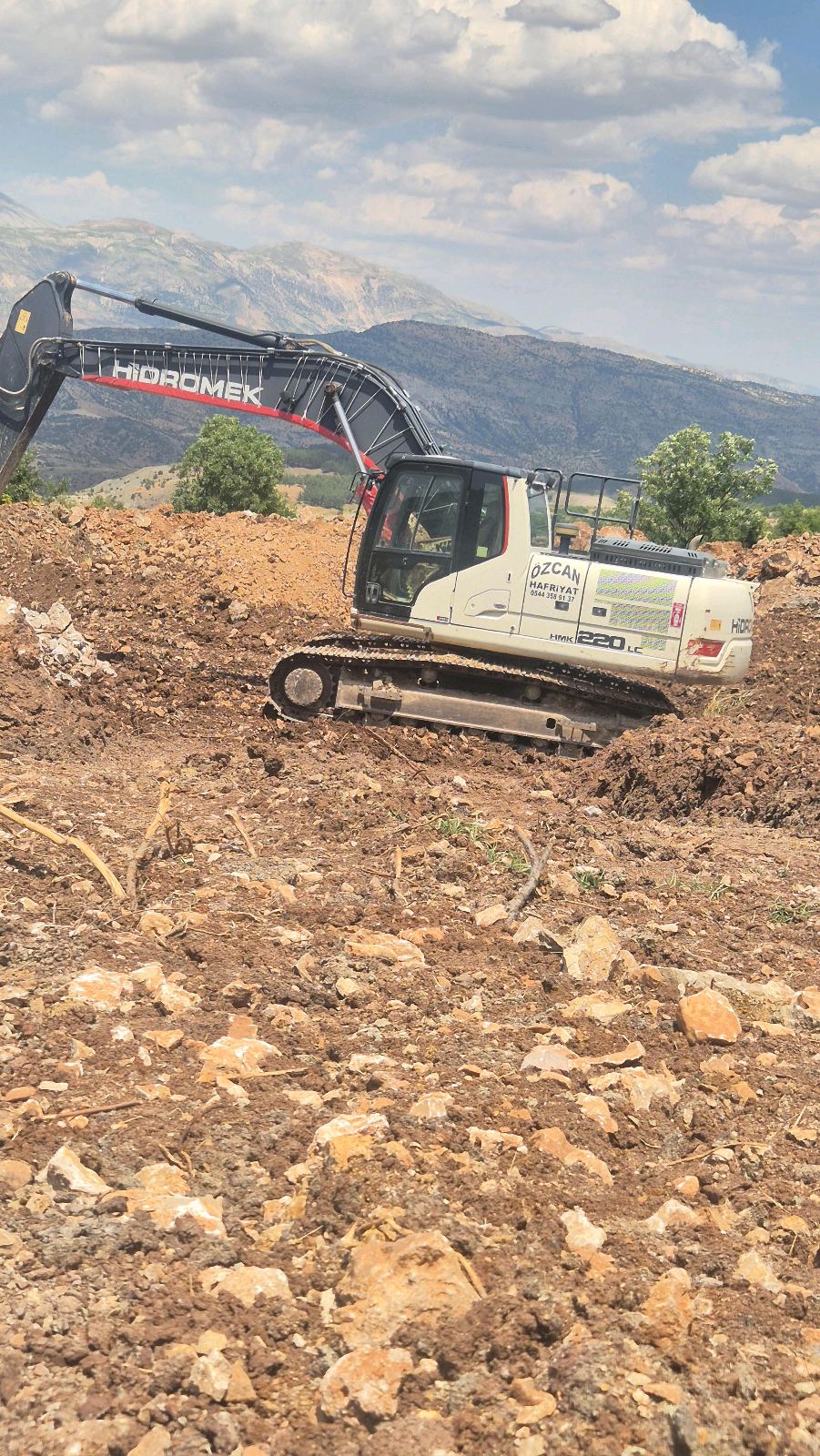22 tonluk hidromek 220 2018 model düşük saatte bakımlı görseli
