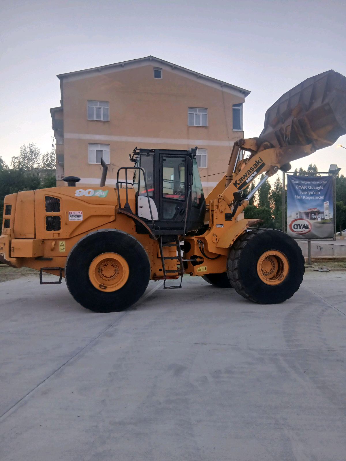 LASTİKLİ YÜKLEYİCİ LODER görseli