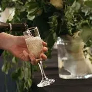 The Champagne Barn logo