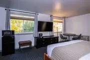 Riverhouse by Weekender logo
